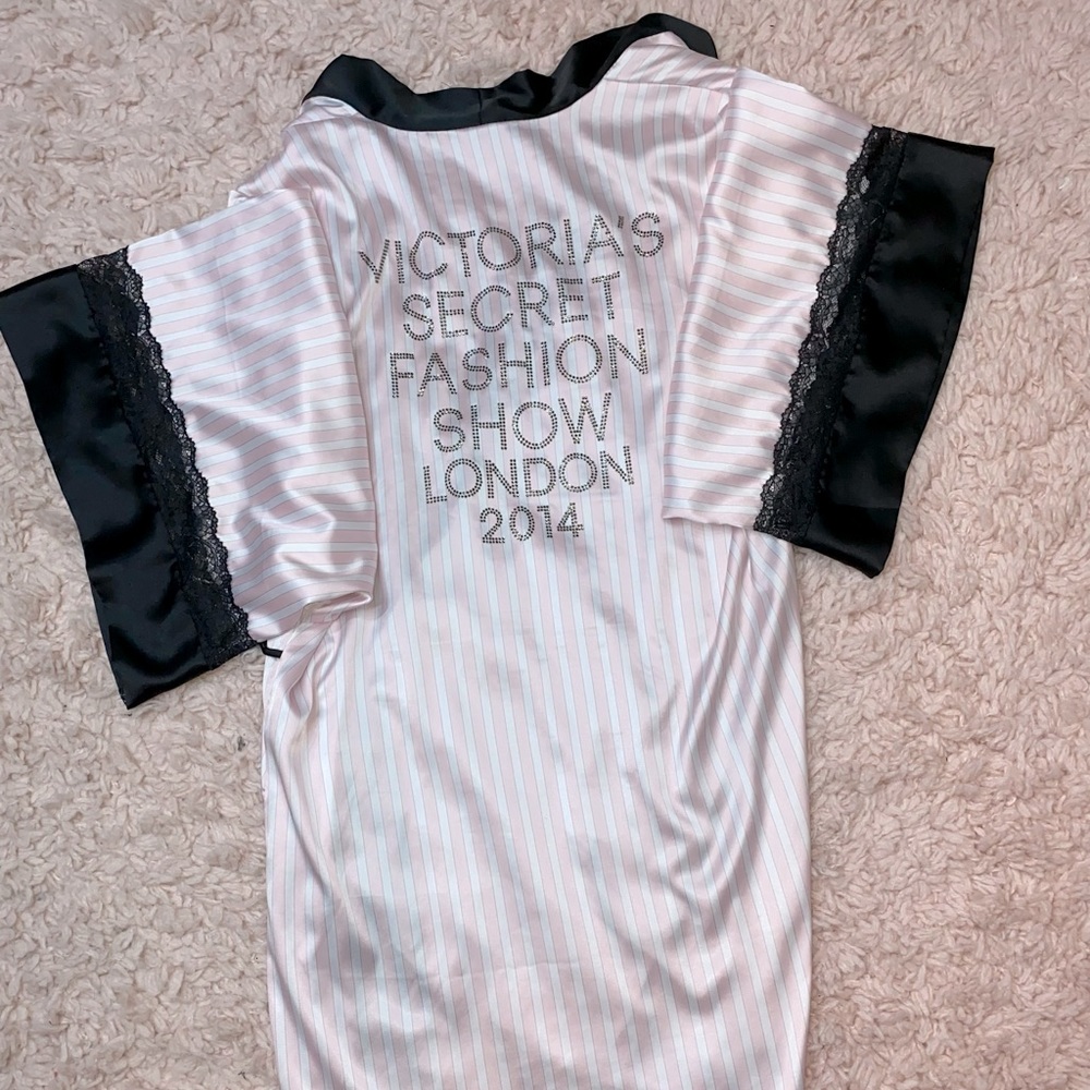 Victoria’s Secret 2014 Fashion Show robe